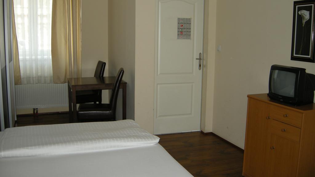 Pension Schottentor Vienna Room photo